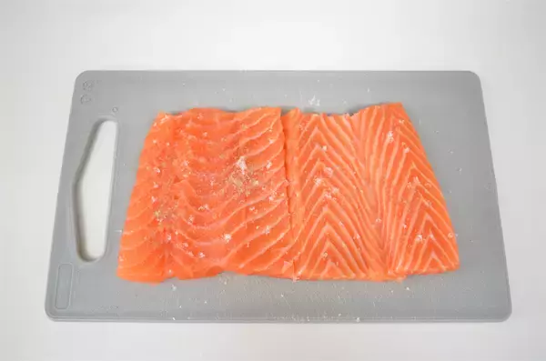 「【春のサーモン】パサつき知らずの裏技は「蒸す」！農家直伝「鮭のアスパラ巻き」で春を堪能してみた♪」の画像