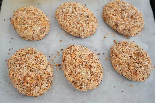 「【コロッケ革命】油で揚げない！オーブンで焼く「ヘルシーコロッケ」は長芋入りでとろフワなの♡【農家直伝】」の画像