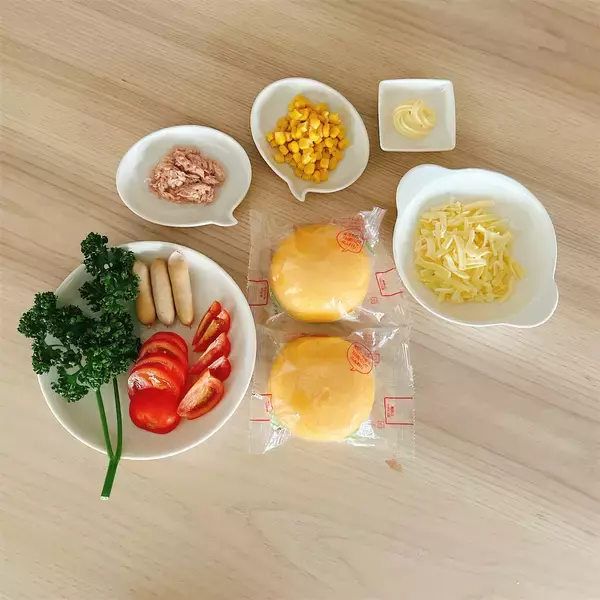 「【発想の勝利】「ピザまん」をピザにする!?ある意味ど直球な裏技レシピ試してみた！もちもちサクサク新食感♡」の画像