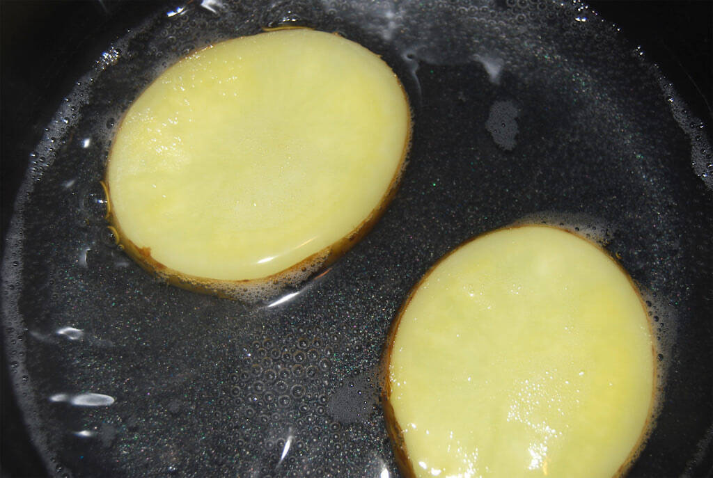 【新じゃがを皮ごと入れる一杯】だし不要の「新じゃがと豆苗のみそ汁」作ってみた！からし後のせで料亭級の品格