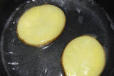 「【新じゃがを皮ごと入れる一杯】だし不要の「新じゃがと豆苗のみそ汁」作ってみた！からし後のせで料亭級の品格」の画像4