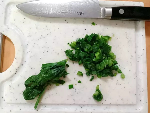 「意外と巻きやすい♪シャキシャキ「ロールレタス」作ってみた！肉だねのコンソメ＋ニラが名コンビ♡【農家直伝】」の画像