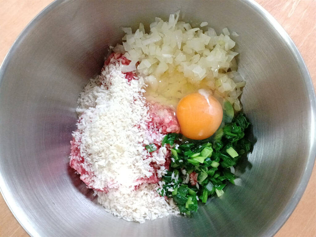 意外と巻きやすい♪シャキシャキ「ロールレタス」作ってみた！肉だねのコンソメ＋ニラが名コンビ♡【農家直伝】