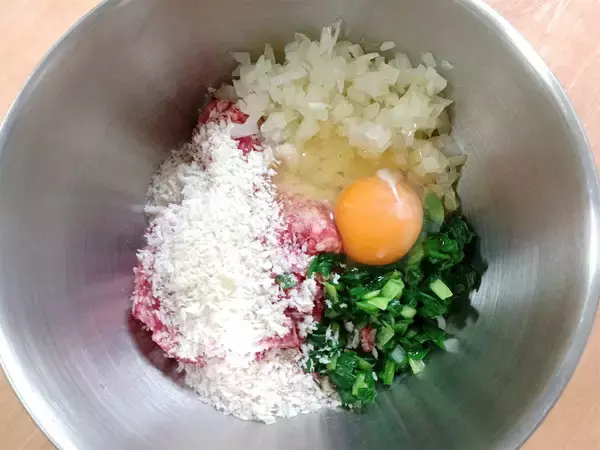 「意外と巻きやすい♪シャキシャキ「ロールレタス」作ってみた！肉だねのコンソメ＋ニラが名コンビ♡【農家直伝】」の画像