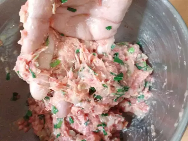 「意外と巻きやすい♪シャキシャキ「ロールレタス」作ってみた！肉だねのコンソメ＋ニラが名コンビ♡【農家直伝】」の画像