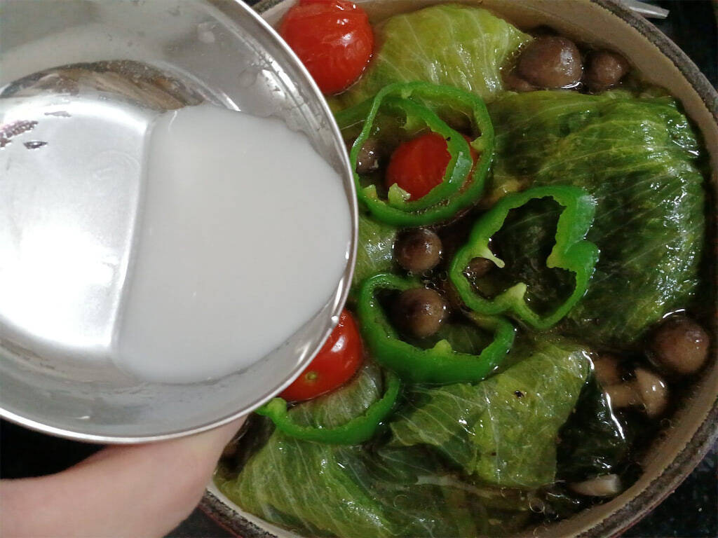 意外と巻きやすい♪シャキシャキ「ロールレタス」作ってみた！肉だねのコンソメ＋ニラが名コンビ♡【農家直伝】