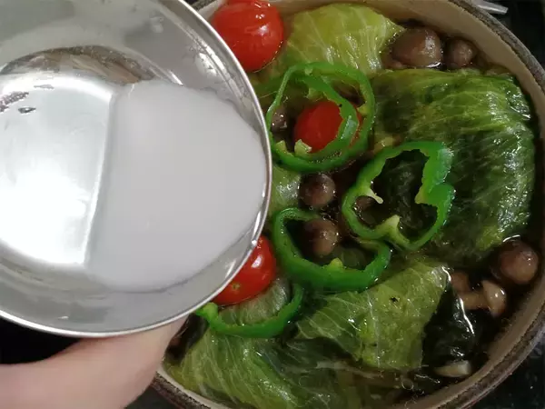 「意外と巻きやすい♪シャキシャキ「ロールレタス」作ってみた！肉だねのコンソメ＋ニラが名コンビ♡【農家直伝】」の画像