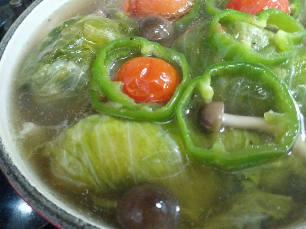 意外と巻きやすい♪シャキシャキ「ロールレタス」作ってみた！肉だねのコンソメ＋ニラが名コンビ♡【農家直伝】