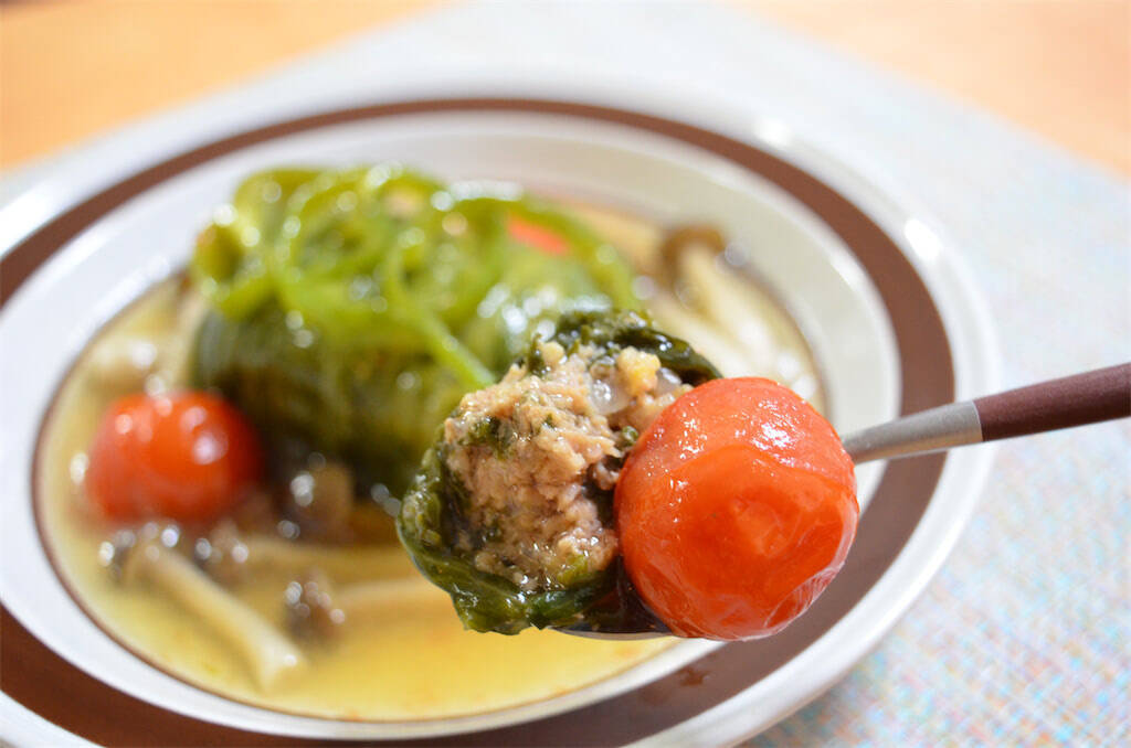 意外と巻きやすい♪シャキシャキ「ロールレタス」作ってみた！肉だねのコンソメ＋ニラが名コンビ♡【農家直伝】