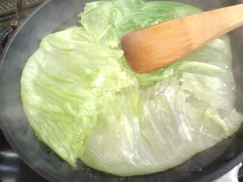 意外と巻きやすい♪シャキシャキ「ロールレタス」作ってみた！肉だねのコンソメ＋ニラが名コンビ♡【農家直伝】