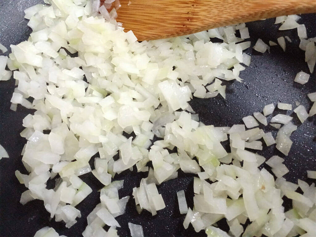 意外と巻きやすい♪シャキシャキ「ロールレタス」作ってみた！肉だねのコンソメ＋ニラが名コンビ♡【農家直伝】