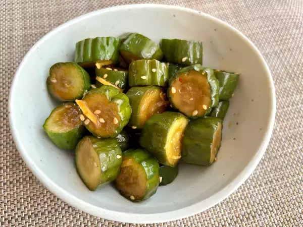 「702万回再生の【ポリポリキュウリ】の改訂版にトライ！きゅうり大量消費にも！【板前の技術】」の画像