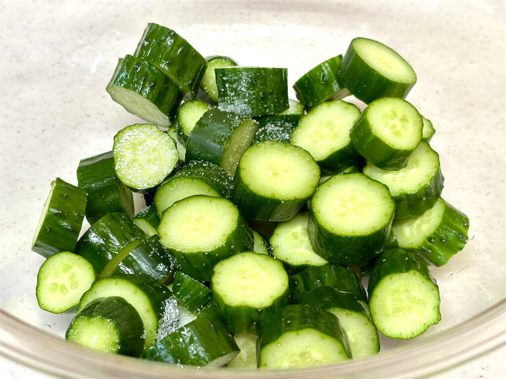 702万回再生の【ポリポリキュウリ】の改訂版にトライ！きゅうり大量消費にも！【板前の技術】