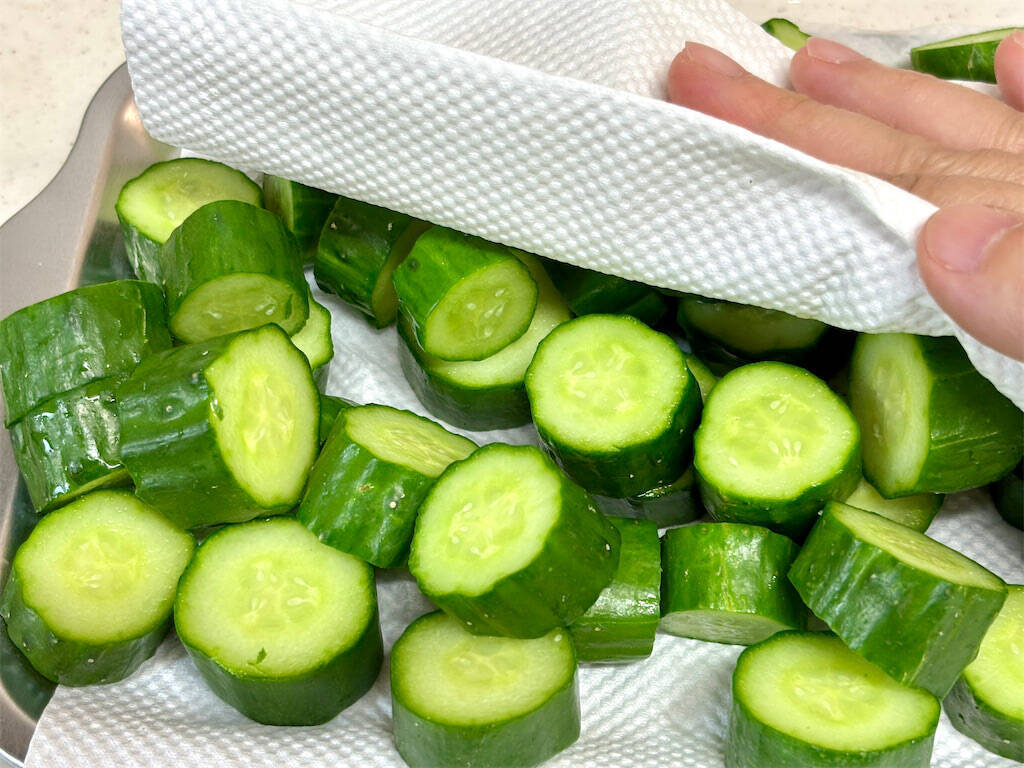 702万回再生の【ポリポリキュウリ】の改訂版にトライ！きゅうり大量消費にも！【板前の技術】