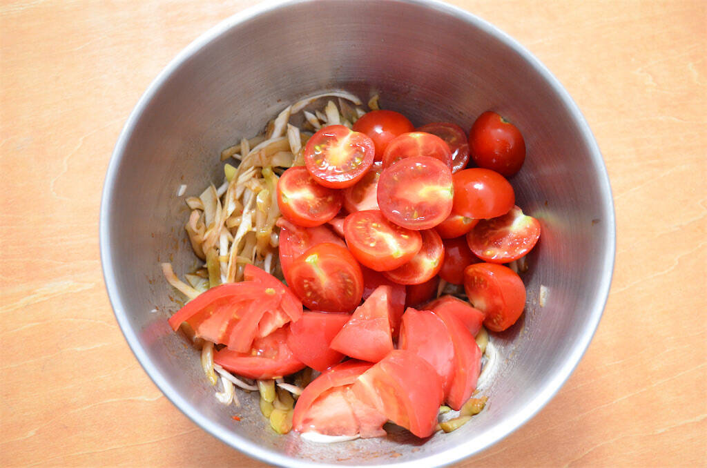 【らっきょう酢で極上マリネ】切って和えるだけ「ピリ辛トマト」が最高のおつまみだった♪ザーサイがヤミツキ