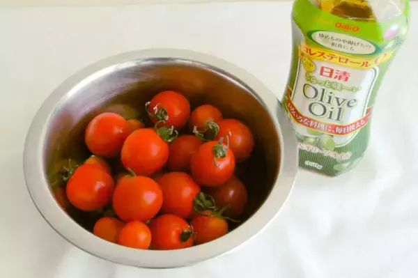 「【ドライトマトの作り方】天日干し不要！簡単に「ドライトマト」っぽいのが作れる!?オイル漬けにしたら沼った件」の画像