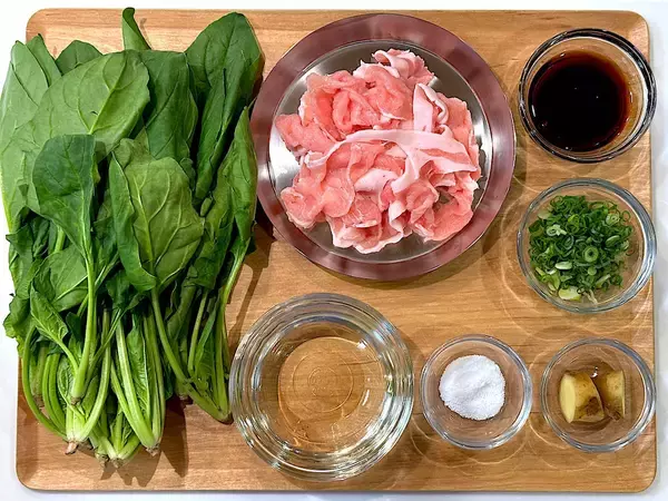 「【ほうれん草1束ペロリ】出汁いらずの「常夜鍋」作ってみた！水・塩・酒だけでこの奥深～い味わいはチート級♡」の画像