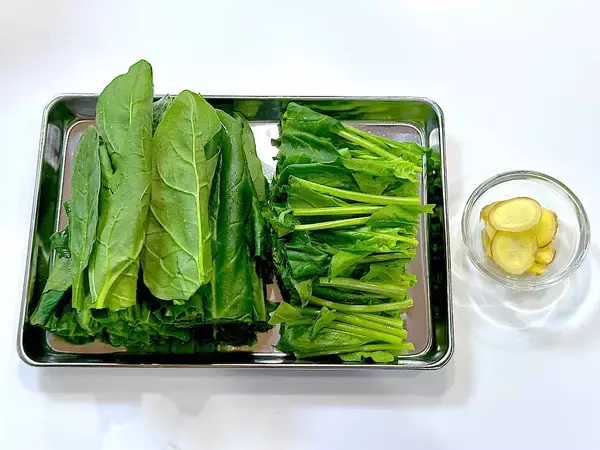 「【ほうれん草1束ペロリ】出汁いらずの「常夜鍋」作ってみた！水・塩・酒だけでこの奥深～い味わいはチート級♡」の画像