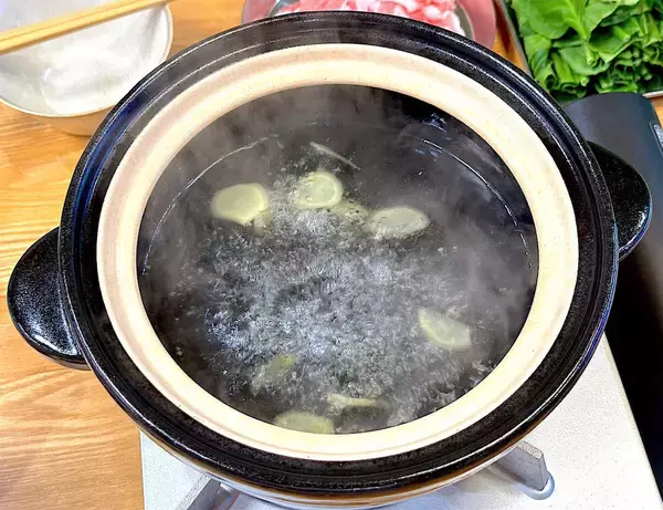 「【ほうれん草1束ペロリ】出汁いらずの「常夜鍋」作ってみた！水・塩・酒だけでこの奥深～い味わいはチート級♡」の画像