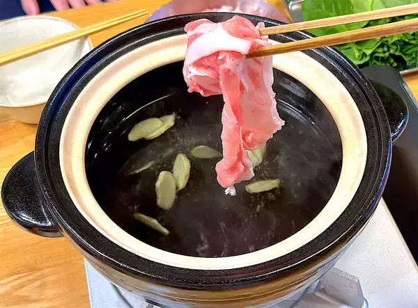 「【ほうれん草1束ペロリ】出汁いらずの「常夜鍋」作ってみた！水・塩・酒だけでこの奥深～い味わいはチート級♡」の画像