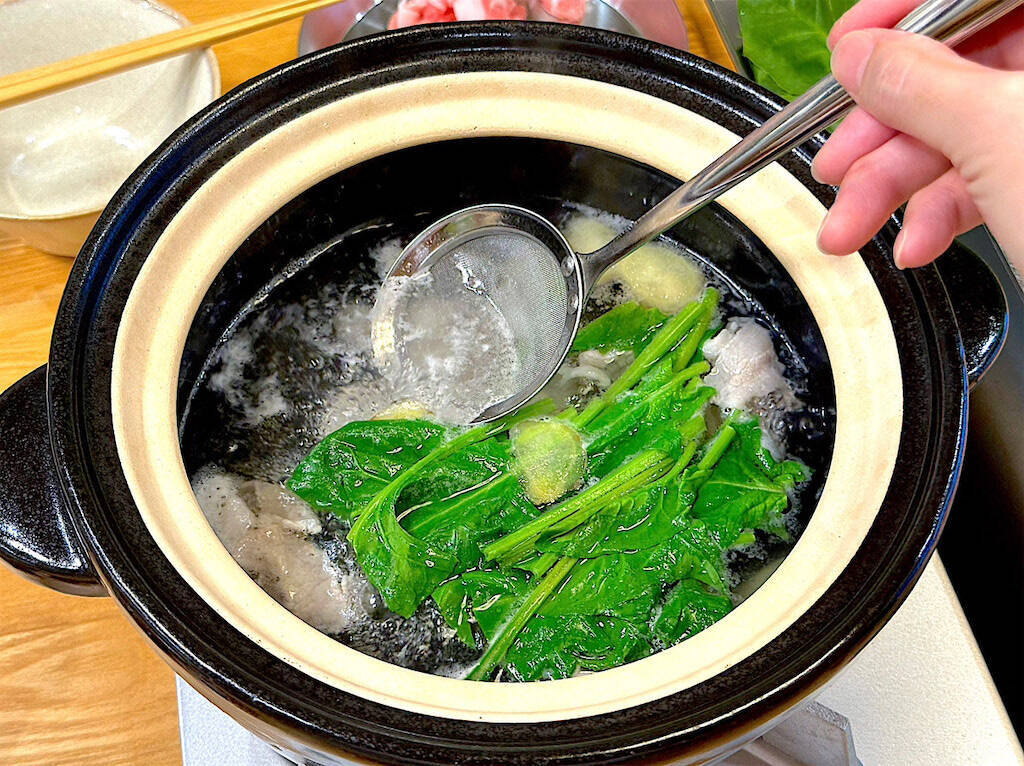 【ほうれん草1束ペロリ】出汁いらずの「常夜鍋」作ってみた！水・塩・酒だけでこの奥深～い味わいはチート級♡