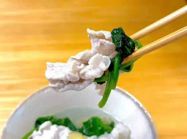 「【ほうれん草1束ペロリ】出汁いらずの「常夜鍋」作ってみた！水・塩・酒だけでこの奥深～い味わいはチート級♡」の画像