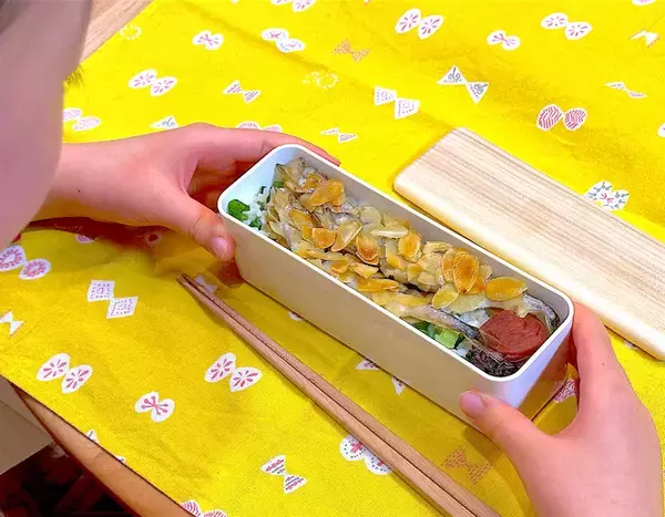 「【細長弁当箱に】尾頭付きししゃもを丸ごとイン!?アーモンド衣パリッパリ♡な豪快弁当作ろう【植松良枝さん直伝】」の画像