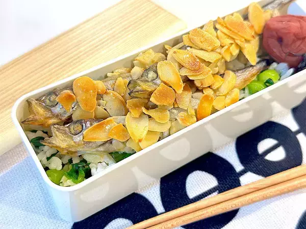 「【細長弁当箱に】尾頭付きししゃもを丸ごとイン!?アーモンド衣パリッパリ♡な豪快弁当作ろう【植松良枝さん直伝】」の画像