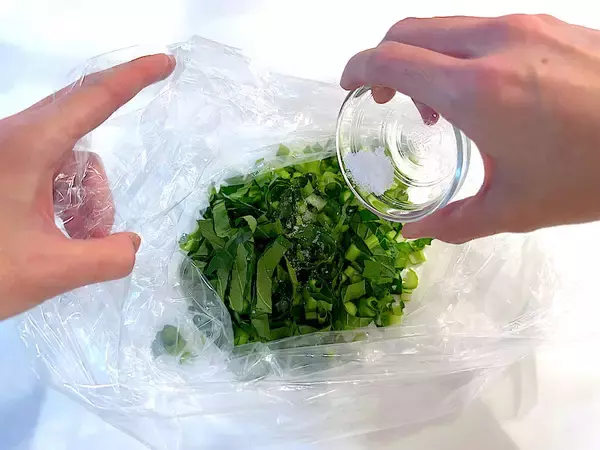 「【細長弁当箱に】尾頭付きししゃもを丸ごとイン!?アーモンド衣パリッパリ♡な豪快弁当作ろう【植松良枝さん直伝】」の画像