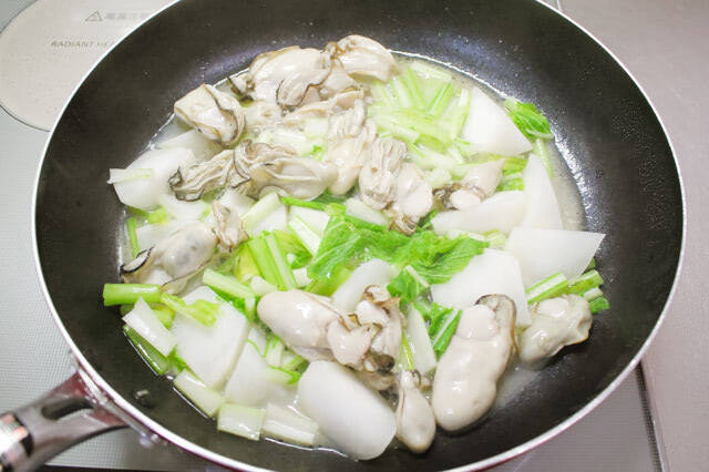 【オーブンでの焼き不要】フライパン一つで「かぶと牡蠣のグラタン風」作ってみた！牡蠣がぷっくりクリ～ミ～♡