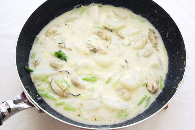 【オーブンでの焼き不要】フライパン一つで「かぶと牡蠣のグラタン風」作ってみた！牡蠣がぷっくりクリ～ミ～♡