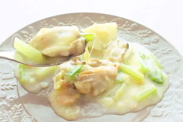 「【オーブンでの焼き不要】フライパン一つで「かぶと牡蠣のグラタン風」作ってみた！牡蠣がぷっくりクリ～ミ～♡」の画像