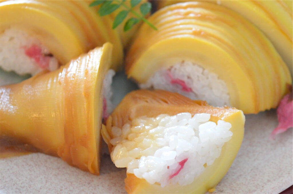 シャリがみっしり♪見た目イカ飯風な「タケノコ寿司」作ってみた！桜の酢漬けINで春を味わい尽くそ♡【農家直伝】