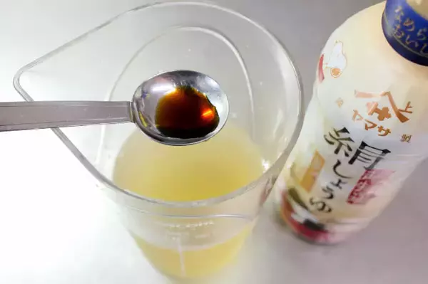 「【缶詰の裏ワザ】夏の調理ストレス解放！焼き鳥缶で「鳥冷やし茶漬け」に挑戦♪白だしの透明感に爽やか～な薬味♡」の画像