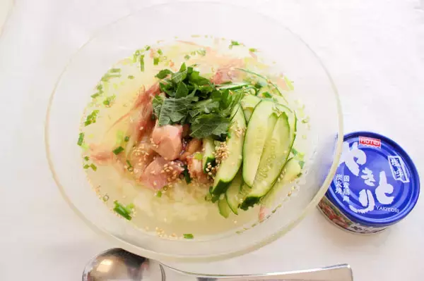 「【缶詰の裏ワザ】夏の調理ストレス解放！焼き鳥缶で「鳥冷やし茶漬け」に挑戦♪白だしの透明感に爽やか～な薬味♡」の画像