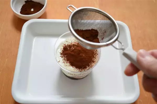 「【代用レシピ】マスカルポーネ無しで「ティラミス」作ってみた！必要なのはクリチと…え、豆腐!?【農家直伝】」の画像