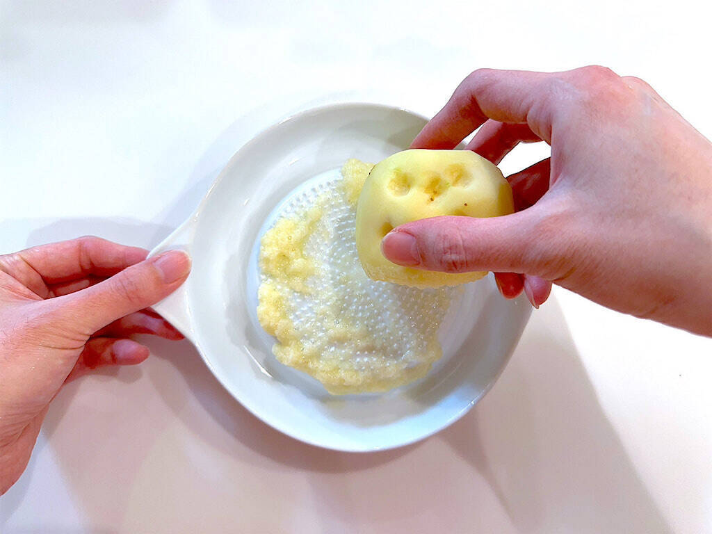 【余りキムチ活用】じゃがいもでモッチモチにする「旨辛おやき」作ってみた！カリカリもたまらん♡【農家直伝】