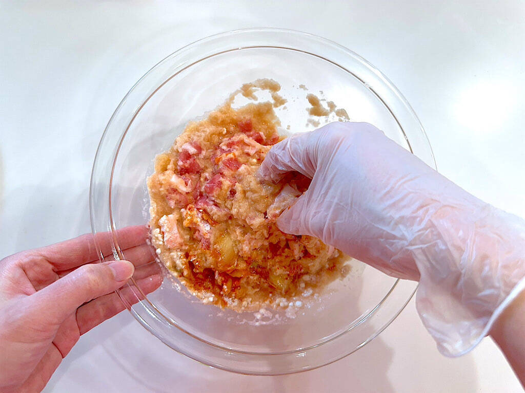 【余りキムチ活用】じゃがいもでモッチモチにする「旨辛おやき」作ってみた！カリカリもたまらん♡【農家直伝】