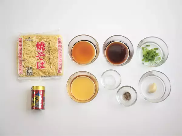 「【リュウジの弟子が爆速めし】レンチン90秒！あとは混ぜるだけでお店レベルの「虚無油そば」が出来た件」の画像