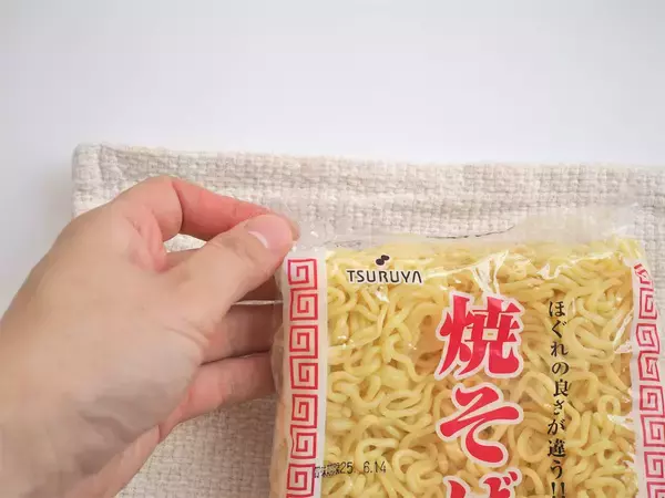 「【リュウジの弟子が爆速めし】レンチン90秒！あとは混ぜるだけでお店レベルの「虚無油そば」が出来た件」の画像