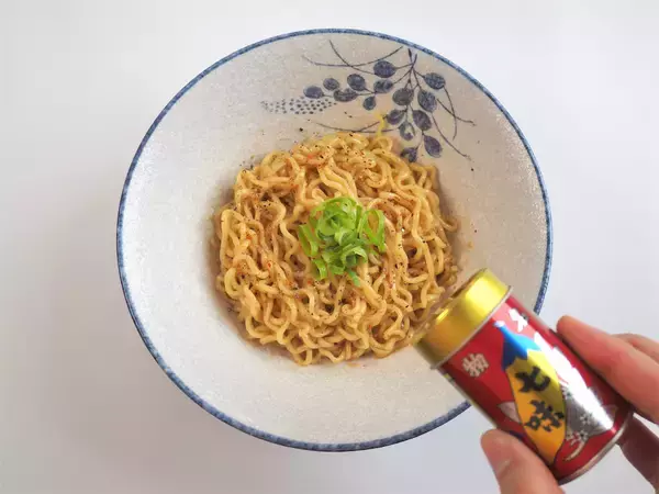 「【リュウジの弟子が爆速めし】レンチン90秒！あとは混ぜるだけでお店レベルの「虚無油そば」が出来た件」の画像