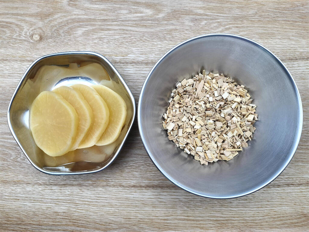 【絶品！郷土メシ】中華鍋で燻製!?たくあんと100均の網で「なんちゃっていぶりがっこ」作ってみた！