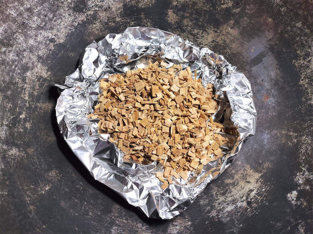 【絶品！郷土メシ】中華鍋で燻製!?たくあんと100均の網で「なんちゃっていぶりがっこ」作ってみた！