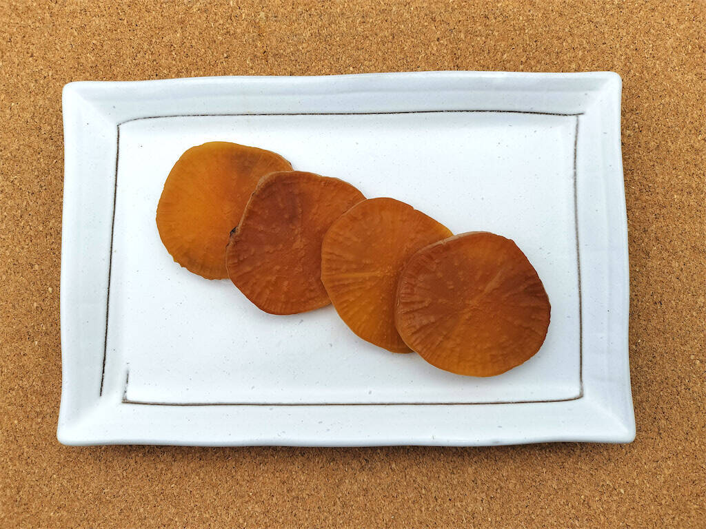【絶品！郷土メシ】中華鍋で燻製!?たくあんと100均の網で「なんちゃっていぶりがっこ」作ってみた！