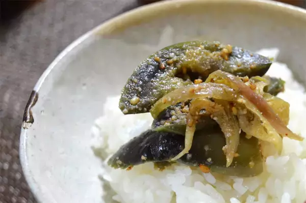 「【無限副菜】なすのゴマ和えに「みょうが」を足すだけ！爽やかさ＆香ばし度100倍になった件【ゴマ和え2.0】」の画像