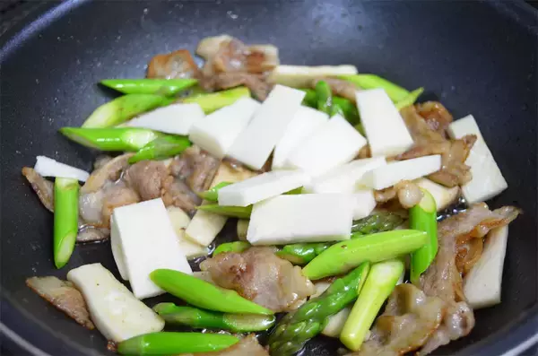 「【意外に合う和風味】アスパラを「しょうゆ炒め」にしてみた！すりゴマパラリが決め手♪【長野県の農家直伝】」の画像