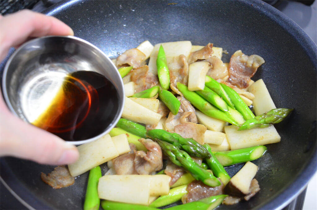 【意外に合う和風味】アスパラを「しょうゆ炒め」にしてみた！すりゴマパラリが決め手♪【長野県の農家直伝】