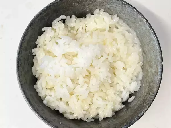 「リュウジさんが卵100個割って辿り着いた「至高の卵かけご飯」に挑戦♪秘訣はご飯の温度と…え、オリーブオイル⁉」の画像