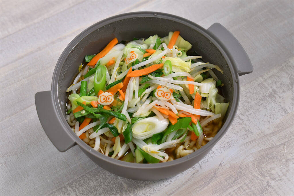 【レンチンで即席麺】スリコの神商品「ザル付きビストロヌードル」で野菜タンメン風韓国ラーメン作ってみた！