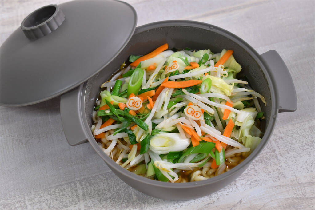 【レンチンで即席麺】スリコの神商品「ザル付きビストロヌードル」で野菜タンメン風韓国ラーメン作ってみた！